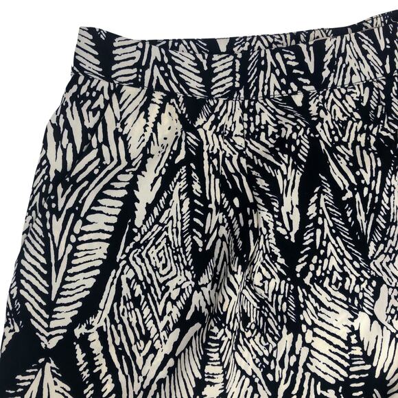 Forever 21 Navy Blue Abstract Print Shorts - Size Small - Picture 3 of 9
